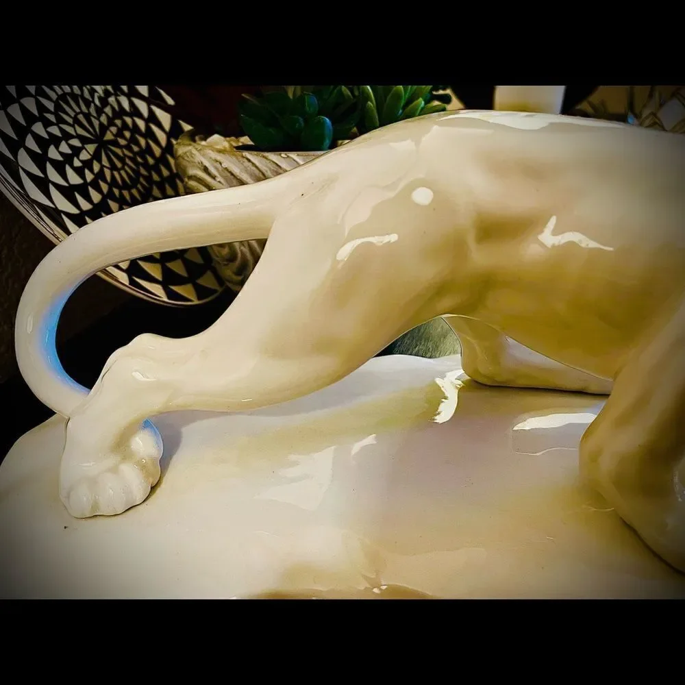 ♥️ RARE Panther, blanc de chine Hollywood Regency mid century figurine.